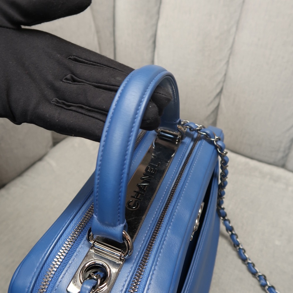 ❌SOLD❌CHANEL Navy Satchel with Gold Accents - Picture 4 of 14